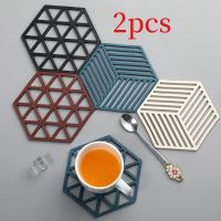 2pcs INS insulation pad silicone kitchen heat-resistant and anti-scald mat kitchen heat-resistant home dining mat pot mat foldable coaster