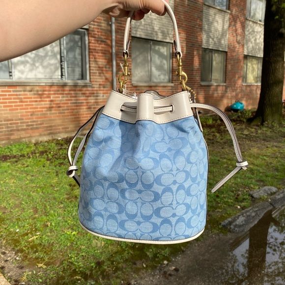 coach-field-bucket-bag-in-signature-chambray-coach-c4693