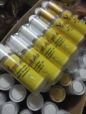 เซรั่มบำรุงผม Ya Yah Hair สูตรเข้มข้น Moisturize with Argan oil Vitamin E กลิ่นหอมละมุ่น ขนาด 60 ml.