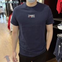 ☸Tommy Hilfiger เสื้อทีเชิ้ตผู้ชายของแท้,เสื้อทีเชิ้ตทอมมี่อเมริกันแขนสั้นปักเสื้อยืดลำลองผู้ชายอินเทรนด์เหมาะกับการเล่นกีฬาทุกแบบการค้าต่างประเทศ