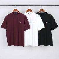 เสื้อยืดแขนสั้นพับได้สำหรับฤดูร้อนสินค้าใหม่ FRED PERRY ข้าวสาลีหูไข่มุกผ้าฝ้ายลำลองสีล้วนระบายอากาศและคอกลมสบาย