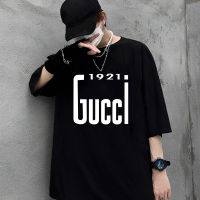 เสื้อยืดคุณภาพดี     Gucci ใหม่ เสื้อยืดแขนสั้น พิมพ์ลายตัวอักษร double G สไตล์คลาสสิก สําหรับผู้ชาย และผู้หญิง 1921