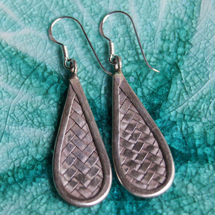 long-oval-woven-nice-earrings-pure-silver-thai-karen-hill-tribe-ยางรีสานสวยงามไทยตำหูเงินกระเหรี่ยงทำจากมือชาวเขางานฝีมือสวยของฝากที่มีคุณค่าของฝากถูกใจ