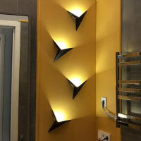 Creative Personality Geometry Triangle Wall Lamp LED Mirror Front Lamp Simple Bedroom Study Ho Room Bedside Wrought Iron Lamp