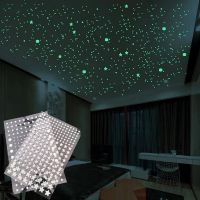 【LovingLife Store】Luminous 3D Stars Dots สติ๊กเกอร์ติดผนังสำหรับห้องนอนเด็กตกแต่งบ้าน Glow In The Dark Moon Decal เรืองแสง DIY สติกเกอร์