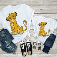 HOT★Disney S ครอบครัวใหม่ชุด Lion King พิมพ์เสื้อยืด Mom และเสื้อผ้าพ่อ Son Top Casual All-Match แขนสั้น Simba เสื้อยืด