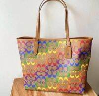 พร้อมส่ง กระเป๋า งานแท้ outlet ?? ✨ OUTLET CITY TOTE IN RAINBOW SIGNATURE CANVAS โค้ช