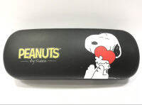 SNOOPY B กล่องแว่น  กล่องแว่นตา  ลายการ์ตูน  PEANUTS  BLACK  H RED สนูปปี้  (Glasses case) น่ารัก น่าใช้งาน ผลิตจากวัสดุอย่างดี มีบริการเก็บเงินปลายทาง   BY NPNN