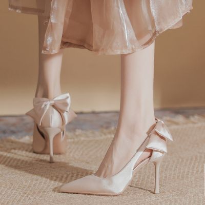 รองเท้าส้นสูงสีแชมเปญรองเท้าแต่งงานผ้าซาตินส้นเข็มผู้หญิงชุดแต่งงาน 2023 ฤดูใบไม้ผลิและฤดูใบไม้ร่วงใหม่รองเท้าหัวแหลมกลวงขนาดเล็ก