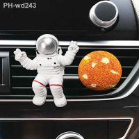 Creative Car Air Freshener Resin Space Astronaut Car Air Conditioning Outlet Perfume Clip Fragrance Auto Decoration Ornaments
