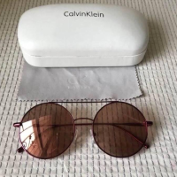 แว่นตากันแดด CalvinKlein CK2156S สวยใหม่ แว่นตา  CalvinKlein Round Sunglasses สวยมากๆรุ่นนี้พลาดไม่ได้ อุปกรณ์ครบ พร้อมกล่องผ้าเช็ดแว่น กันแดดกันยูวี 100% Size 54-17-140 ใส่ได้ทั้งชายหญิง