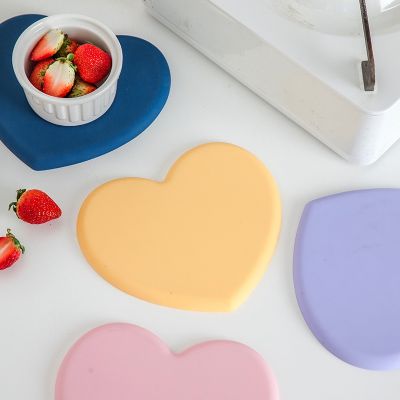 【CW】 Resistant Silicone Thicker Drink Cup Coasters Heart-shaped Non-slip Pot Holder Table Placemat Accessories