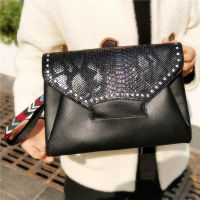 Fashion Diamond women Day Clutches nd serpentine design Ladies Envelope Bags PU Leather Party clutch purse Wristlet bag black