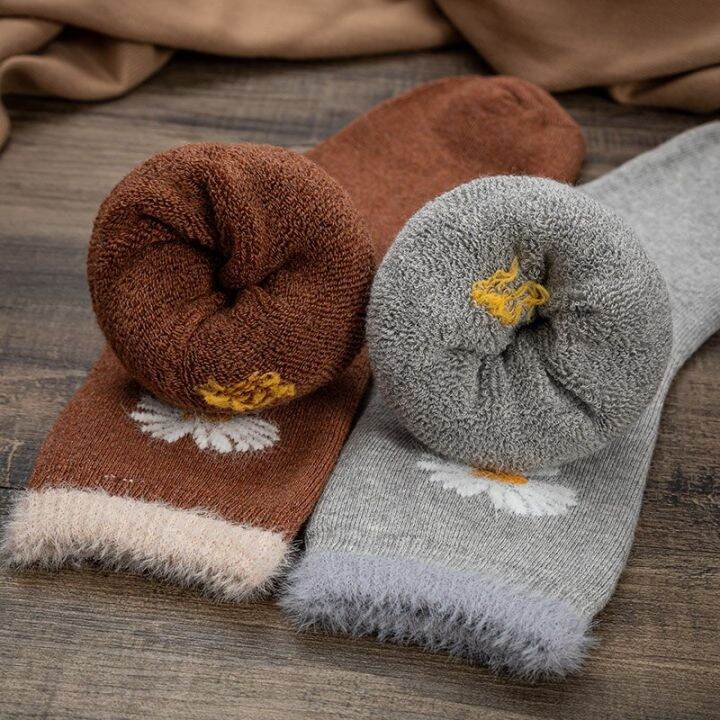 winter-women-cotton-socks-warmer-thicken-embroidery-daisy-comfortable-crew-socks