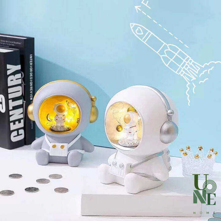 uonehome-พร้อมส่ง-h058-โคมไฟ-led-กระปุกออมสินนักบินอวกาศ-สุดคลาสสิก-ของขวัญวันเกิด-รับห่อของขวัญ-การ์ดแถม