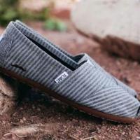 รองเท้า TOMS Movember grey stripe wool แท้ 100%