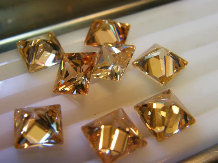 cz-เพชรรัสเซีย-สีแชมเปญ-10-เม็ด-diamond-เจียระไน-เหลี่ยม-เพชร-สี่เหลี่ยม-square-พลอย-ขนาด-9x9-มิล-mm-10-pcs-10-เม็ด