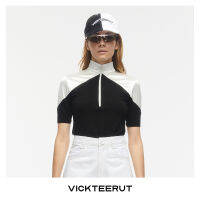 VICKTEERUT (ราคาปกติ 5,500-.) Black &amp; White Turtle Neck Blouse with Zip Detail เสื้อคอเต่าตัดต่อสีขาวดำตกแต่งซิป