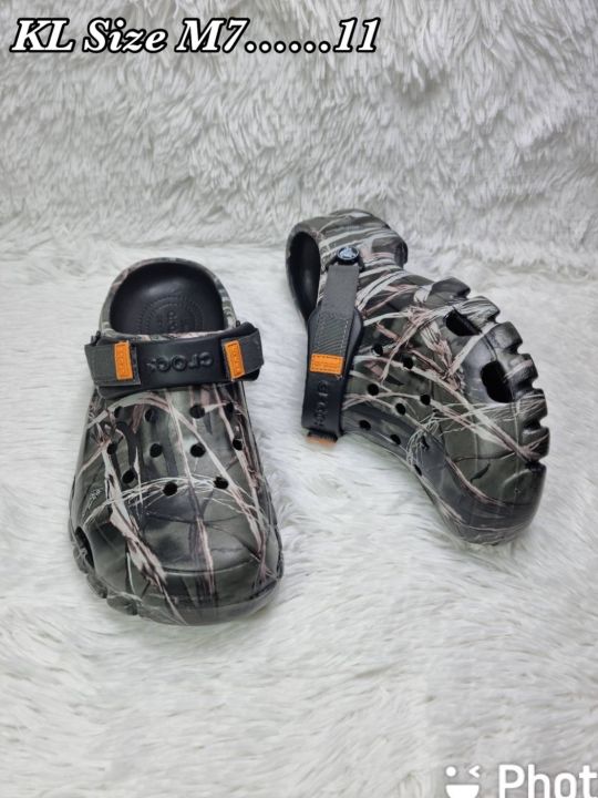 crocs-2023-รูปแบบใหม่-camo-ชายหาดรองเท้าพักผ่อนกลางแจ้งชายหาดรองเท้าแตะรองเท้าแตะ