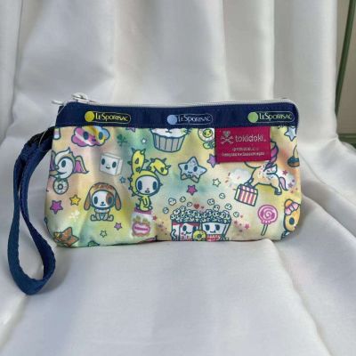 Lesportsac ตุ๊กตาการ์ตูนกระเป๋าถือหลายช่องสุภาพสตรีกันน้ำเชือกมือกระเป๋าโทรศัพท์มือถือกระเป๋าเดิน 8105