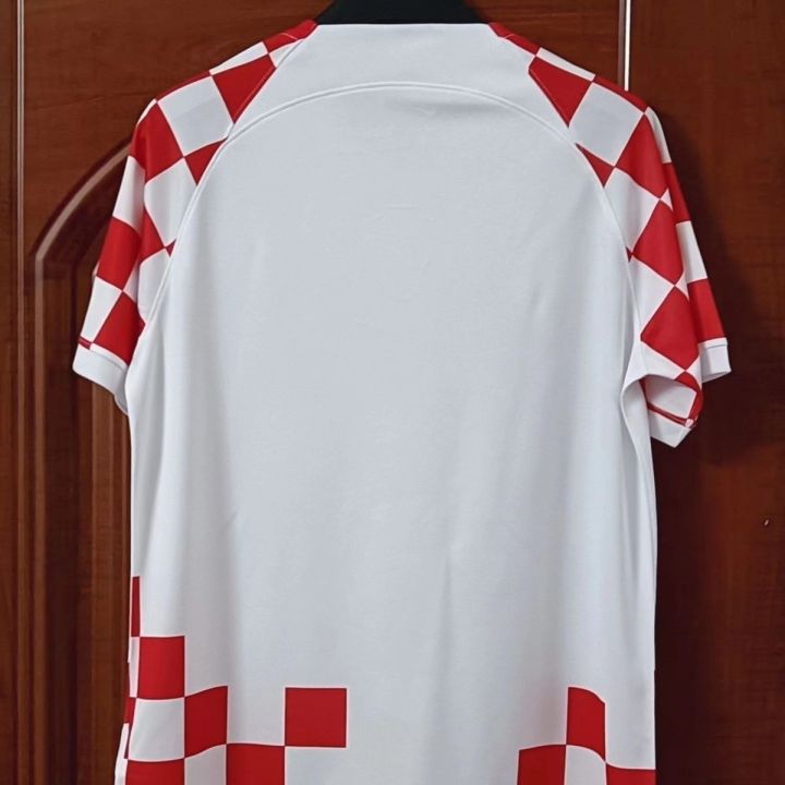 22-fans-version-of-croatia-at-home-to-red-and-white-sapphire-away-kit-the-yards