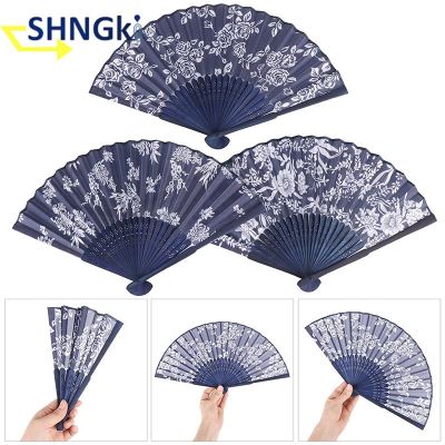 【CW】 Blue Fabric Hand Fan Wedding Party Favor Gifts 1 Piece Chinese Style Flower Design Folding Fan Pattern Art Craft Ornaments Decor