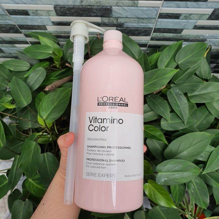 L'oreal professionnel Paris Serie Expert Vitamino Color hair professional  products set.Loreal hair shampoo mask.strand of blonde hair on pink Stock  Photo - Alamy