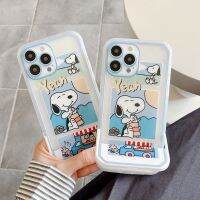 เคสโทรศัพท์มือถือสนูปี้ลายการ์ตูนน่ารักพร้อมที่จับสำหรับ iPhone โทรศัพท์ที่ไม่สามารถมองเห็นได้14 Pro Max 14 Plus 13 Pro Max 12 Pro Max ซิลิกอนแบบนิ่มฝาครอบด้านหลังสำหรับ iPhone 11 Pro Max