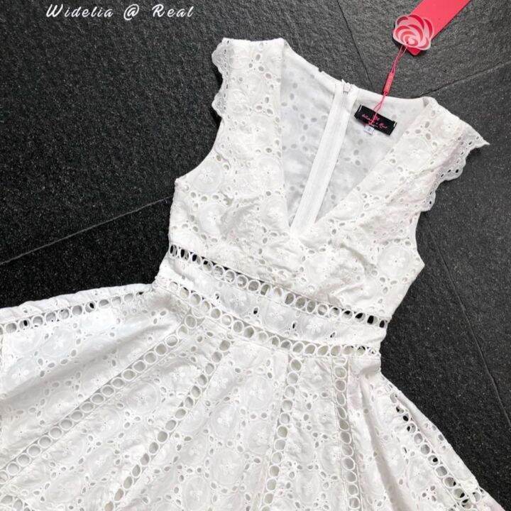 p010-136-pimnadacloset-sleeveless-v-neck-eyelet-embroidery-asymmetric-dress