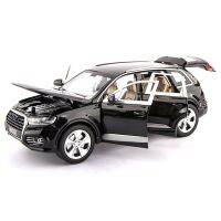 1:24โมเดลแบบจำลองรถจากโลหะอัลลอยด์สูงสำหรับ Audi Q7รุ่น Off-Road พร้อมเสียงและของเล่นดึงถอยหลังเบาสำหรับคอลเลกชันรถเด็ก