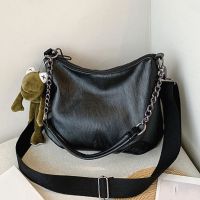 ☬ Web celebrity the new hot style 2022 soft leather chain alar bag portable bucket leisure shoulder inclined girl