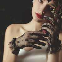 ℗卍 Sexy Black Wedding Gloves Illusion Bridal Lace Gloves With Bow Short Luvas Noiva New Wedding Accessories