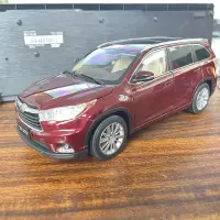 2016 Highlander Die Cast รถโลหะผสมเครื่องประดับโมเดลโลหะคอลเลคชั่นงานอดิเรกสำหรับผู้ใหญ่ของขวัญผดสีจอแสดงผลแบบคงที่