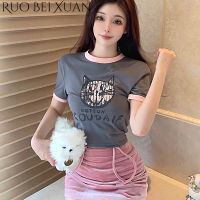 Ruo Bei Xuan เสื้อยืดแขนสั้นมีเชือกเน็คไทตัวอักษรลายการ์ตูนสำหรับผู้หญิงเสื้อครอปเข้ารูปพอดีใหม่สไตล์เกาหลี