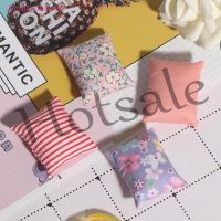 【hot sale】 ❆❁☃ B32 [Small daisies] 2Pcs/lot 1/12 Dollhouse Miniature Mini Pillow Cushions Furniture Accessories Toy