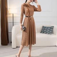 Three curtilage the new 2022 fold dress in the spring and autumn fashion temperament cultivate ones morality show thin stapling round collar long pleated skirt