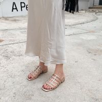 KARINE รองเท้าแตะรุ่น Rubik Sandals สี Metallic Gold (หน้าเท้ากว้างต้องบวกจากปกติ 1 ไซส์)