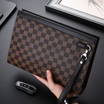 Louis vuitton 2024 men's clutch