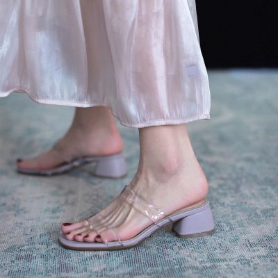 รองเท้าแตะชุดผู้หญิง 2023 แฟชั่นบล็อกส้นรองเท้าส้นสูงรองเท้าแตะโปร่งใส ins แนวโน้ม HZFWS2556