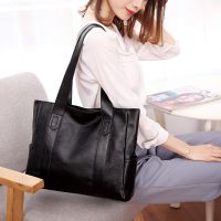 [Baozhihui]2022 Women 39; S Bag Large Capacity Bag Fashion All-Match Handbag Shoulder Diagonal Bag Simple Atmosphere Mother Bag