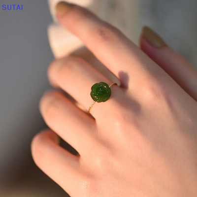 💖【Lowest price】SUTAI แหวนแฟชั่นสไตล์สาวสวยสีเขียวลายดอกคาเมลเลียสำหรับผู้หญิงของขวัญแต่งงาน