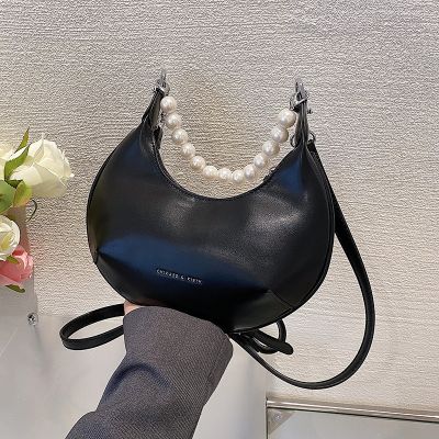 Fashion alar ins small packages female 2022 new spring design pearl one shoulder bag joker brim crescent bag