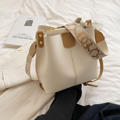2023 New Korean Women Bag Fashionable Stylish Shoulder Hand Bag Simple All-Match Texture Cross Body Bucket Bag 2023