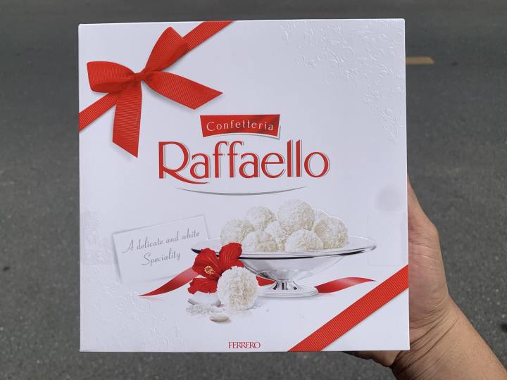 raffaello-ferrero-ไวท์ช็อกโกแลตเคลือบมะพร้าว-สอดไส้อัลมอนด์-1-กล่องมี-23-ลูก