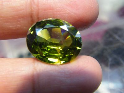 มะกอก เพชรรัสเซีย พลอย OLIVE GREEN 13x18  mm มิลลิเมตร..(1 เม็ด)   หนักรวม 18 กะรัต  สีมะกอก BRILLIANT   CUBIC ZIRCONIA STONE