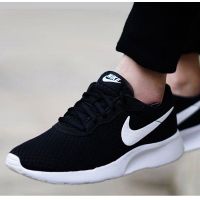 mens shoes 2022 summer new mesh light breathable sports casual shoes black and white running shoes