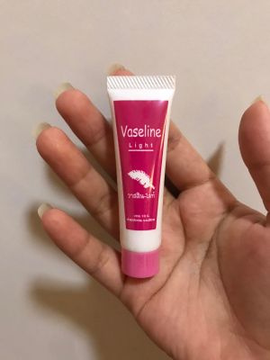 Vaseline Light วาสลีน ไลท์ ใช้สำหรับทาปาก ทำให้ริมฝีปากชุ่มชื้น ไม่แตก สินค้าพร้อมส่ง