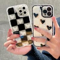 CrashStar Checkerboard Love Heart เคสโทรศัพท์กันกระแทกสำหรับ iPhone 14 13 12 11 Pro Max Mini XS XR X 8 7 6 6S Plus + SE 2020 Soft เคสใส่โทรศัพท์พร้อมฝาครอบเลนส์กล้องแฟชั่นฝาครอบโทรศัพท์ shell Top Seller