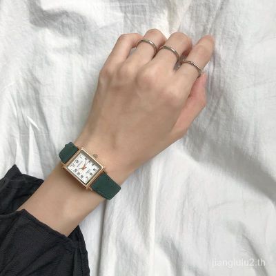 【ไอ Rui】นาฬิกาขนาดเล็กหรูหราเบา ของผู้หญิง ย้อนยุคคลาสสิก Artsy สี่เหลี่ยม กันน้ำที่เรียบง่ายและอารมณ์