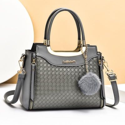 The new 2021 han edition high-capacity handbag fashion contracted one shoulder inclined shoulder bag middle-aged mother bales plaid temperament